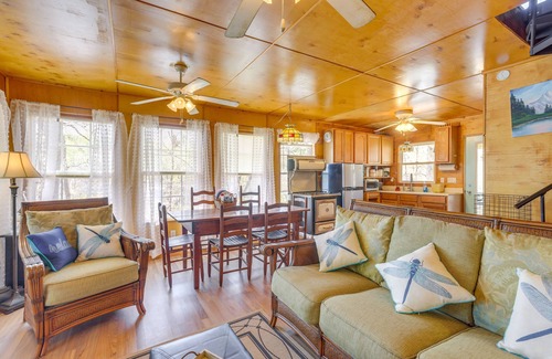 Delta Cabina | Lakefront Delta Cabin Rental w/ Boat Dock + Deck!