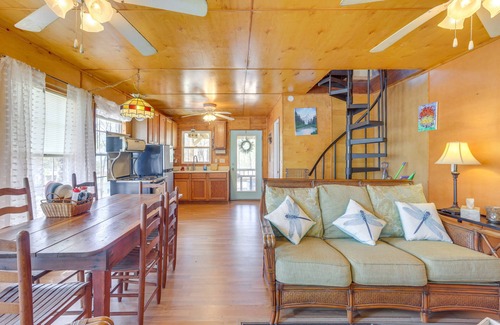 Delta Cabina | Lakefront Delta Cabin Rental w/ Boat Dock + Deck!