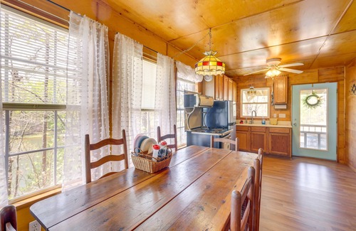 Delta Cabina | Lakefront Delta Cabin Rental w/ Boat Dock + Deck!