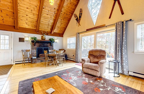 Lake Arrowhead Casa | Lakefront dog-friendly home with dock, waterfront deck, wood fireplace, & W/D