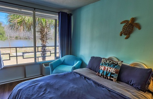 Eutawville Casa | Lakefront Double - Pet friendly