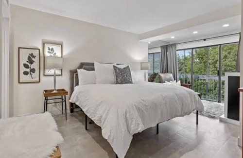 Kelowna Central Business District Condominio | Lakefront Downtown Condo