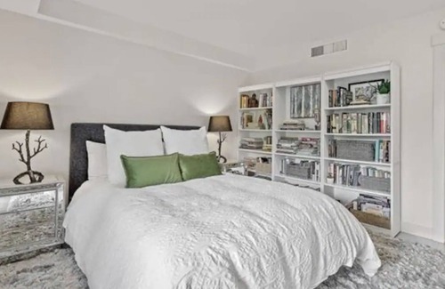 Kelowna Central Business District Condominio | Lakefront Downtown Condo