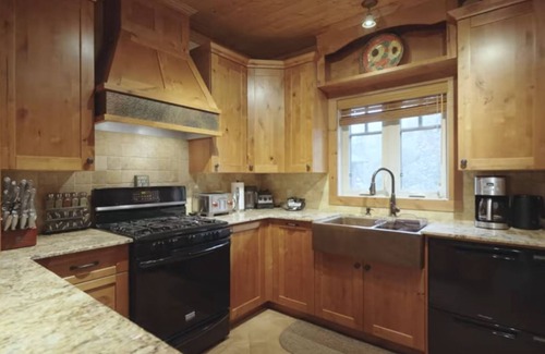 Northern Ontario Cabaña | Lakefront, Drive up Cottage on Black Sturgeon Lake