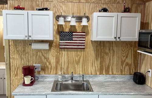 Commerce Cabina | Lakefront Eagle Lodge