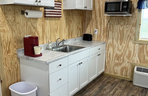Commerce Cabina | Lakefront Eagle Lodge