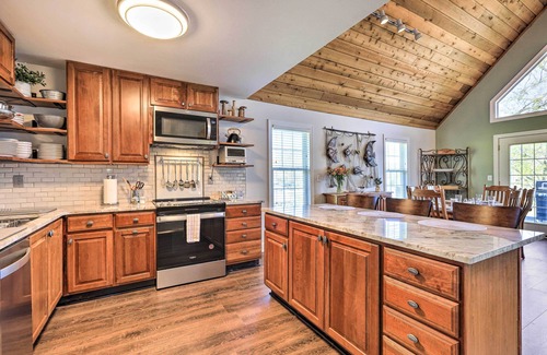 Eatonton Casa | Lakefront Eatonton Home: Boat Dock + Fire Pit