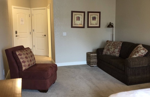 Birchwood Condominio | Lakefront Efficiency Condo, Indoor Pool/Hot Tub-Tagalong Golf Resort Unit431B