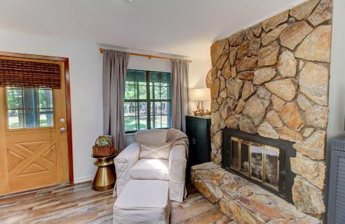 Shreveport Casa | Lakefront Emerald Point-fenced-boats