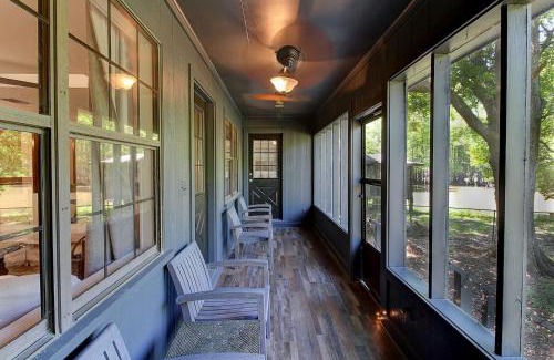 Shreveport Casa | Lakefront Emerald Point-fenced-boats