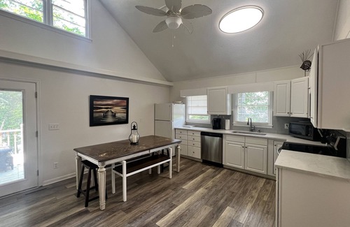 Seneca Cabina | Lakefront Escape close to Clemson and Seneca