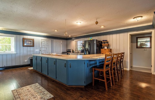 Lake City Casa | Lakefront Escape on Erie’s Edge | 20 minutes to Presque Isle | Pet Friendly!