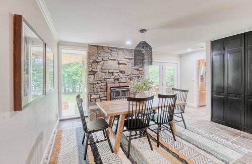 Springdale Casa | Beaver Lake Escape – Hot Tub & Fire Pit