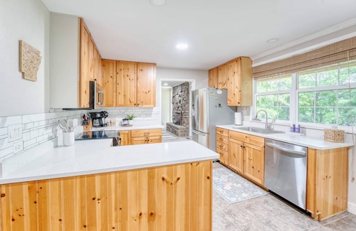 Springdale Casa | Beaver Lake Escape – Hot Tub & Fire Pit