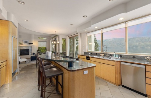 Central Okanagan Casa | Lakefront Estate on Lake Okanagan