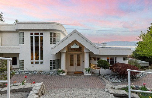 Central Okanagan Casa | Lakefront Estate on Lake Okanagan
