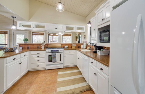 Longtown Casa | Lakefront Eufaula Vacation Rental w/ Private Dock