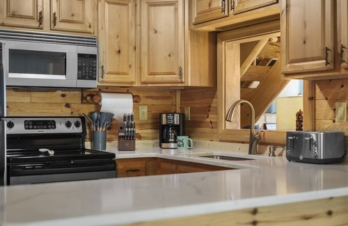 Houghton Lake Chalet De Esquí | Lakefront - Fall Colors Family Getaway with Dock!