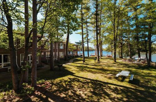 Mayfield Casa | Lakefront Family Beach Escape-SUP-Pontoon Rentals