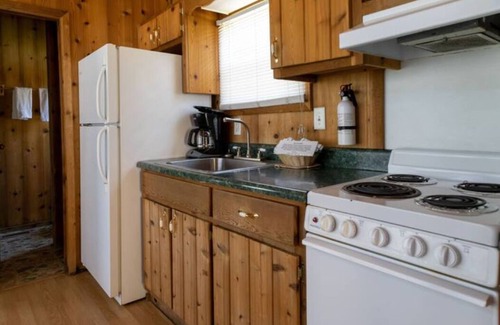 Cadiz Cabaña | Lakefront Family Fort 77 - Dog Friendly