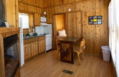 Cadiz Cabaña | Lakefront Family Fort 77 - Dog Friendly
