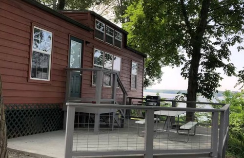 Cadiz Cabaña | Lakefront Family Fort 79 - Dog Friendly