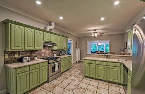 Dawsonville Casa | Lakefront family home w/ private 2-story dock & NEW outdoor deck for dining!