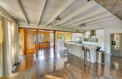 Streetman Casa | Lakefront Family Home w/ Pool in Streetman!