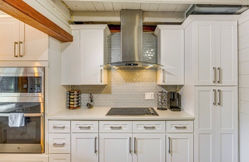 Streetman Casa | Lakefront Family Home w/ Pool in Streetman!