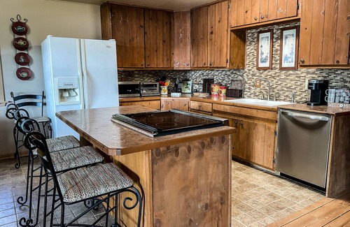 Murchison Casa | Lakefront Family Retreat on Callender Lake 30 Min from Canton