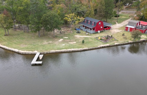 Murchison Casa | Lakefront Family Retreat on Callender Lake 30 Min from Canton