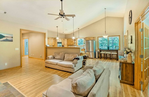 Heber Springs Casa | Lakefront Family Escape w/ Fire Pit & 2 Decks!