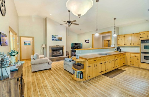 Heber Springs Casa | Lakefront Family Escape w/ Fire Pit & 2 Decks!