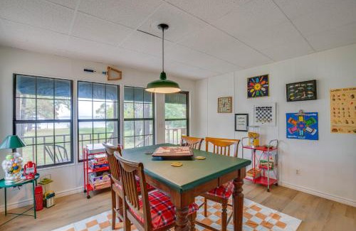 Berryville Casa | Lakefront Frankston Cabin with Dock and Fire Pit!