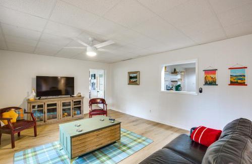 Berryville Casa | Lakefront Frankston Cabin with Dock and Fire Pit!
