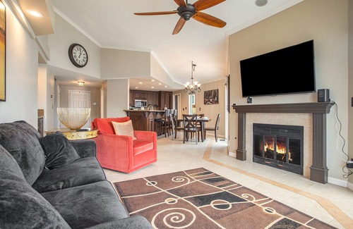 Discovery Bay Casa | Lakefront Gem Boat Rental Sleeps 8 people