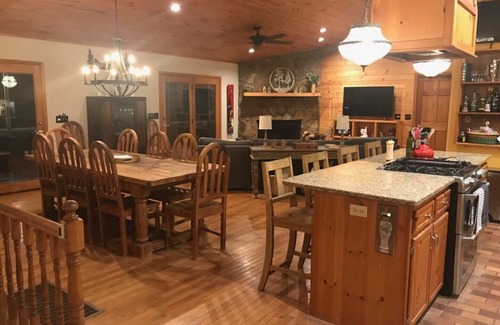 Blairsville Casa | Lakefront Gem, Mtn views, dock + HOT TUB
