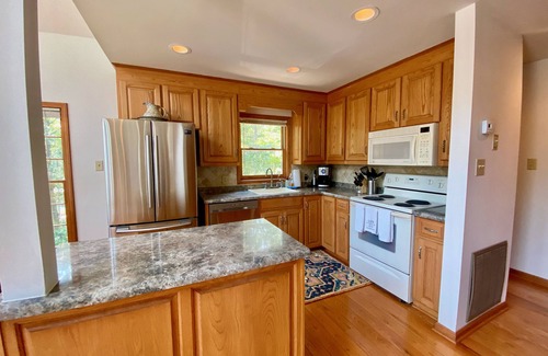 Reed Creek Casa | Lakefront gem on quiet Hartwell cove with private dock (sleeps 10-12)