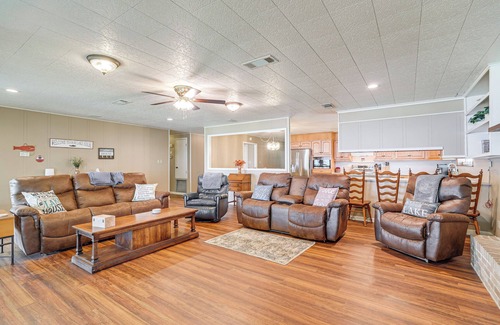 Negreet Casa | Lakefront Gem w/Boat Dock & Fishing Pier in Many