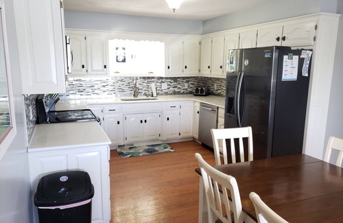 Shell Knob Casa | Remodelado 2019 True Lakefront - Pendiente suave al agua - para 18 personas