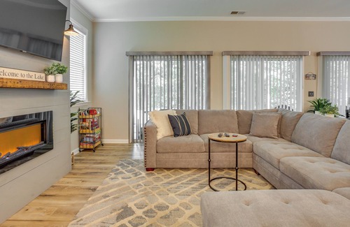 Dawsonville Cabaña | Lakefront Georgia Abode w/ Dock & Screened Patio!