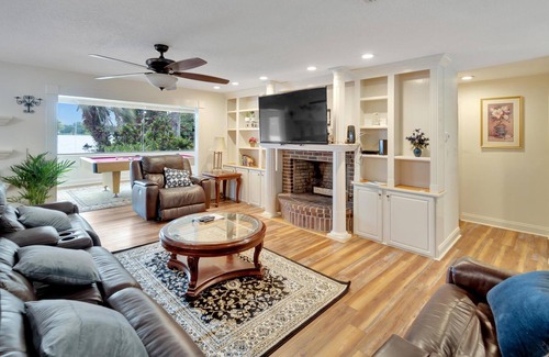 Seffner Community Alliance Casa | Lakefront Getaway - Luxurious Home - Pool & Games