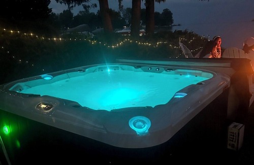 Alcona Cabaña | Lakefront Getaway! Relax & Unwind Perfect getaway 1 hour from Toronto