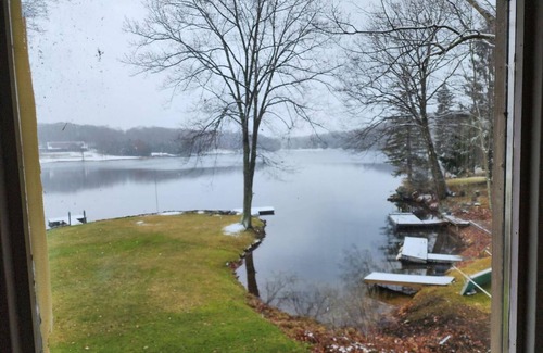 Treasure Lake Cabaña | Lakefront Getaway!