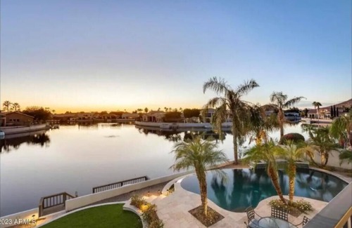 Arrowhead Lakes Casa | Lakefront Getaway with Infinity Pool and Pontoon