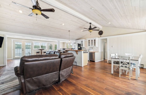 Gladwin Cabaña | Lakefront Gladwin Vacation Rental w/ Deck & Dock!