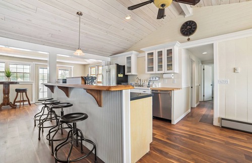 Gladwin Cabaña | Lakefront Gladwin Vacation Rental w/ Deck & Dock!