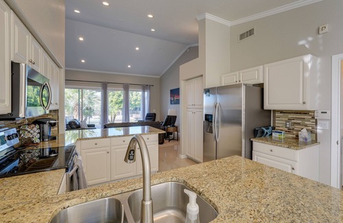 Arrowhead Lakes Casa | Lakefront Glendale Home w/ Private Pool & Dock
