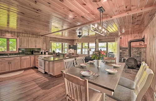 Gloversville Casa | Lakefront Gloversville Home w/ Beach + Dock!