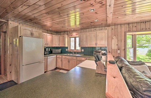 Gloversville Casa | Lakefront Gloversville Home w/ Beach + Dock!